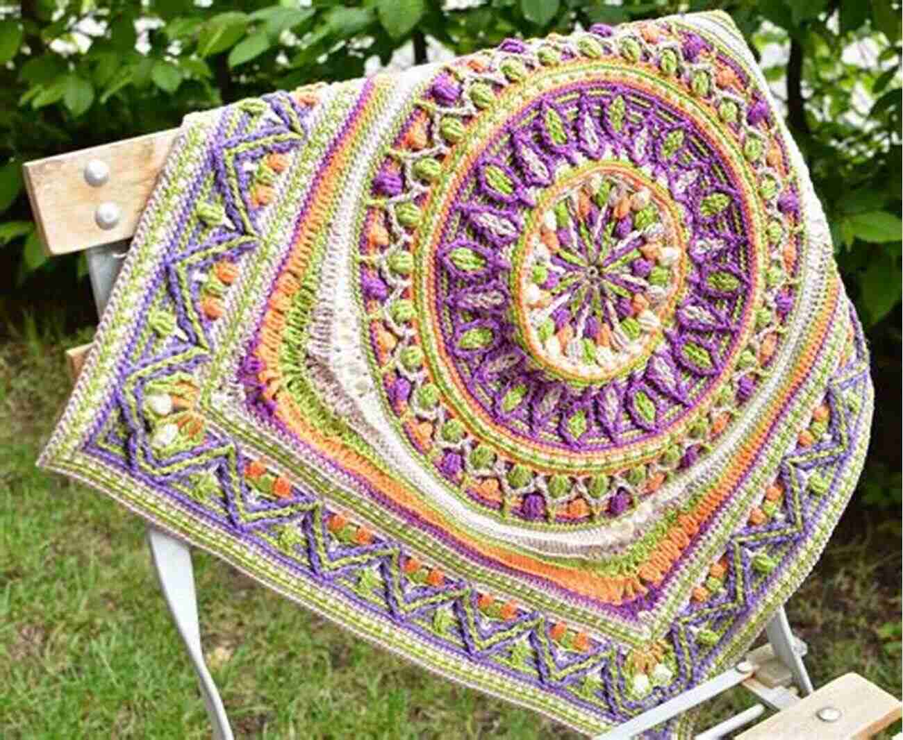 Center Circle Crochet Mandala Afghan: How To Crochet Your Own Mandala Afghan: Crochetted Mandala Afghan Patterns