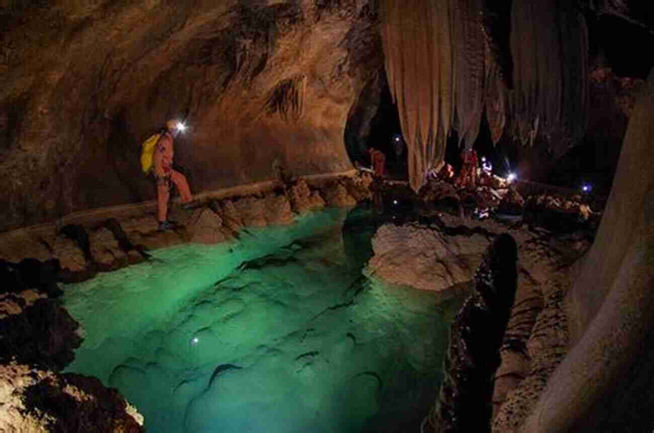 Explore The Mesmerizing Underground Wonderland With Stunning Rock Formations And Hidden Caves Thirty Great North Carolina Science Adventures: From Underground Wonderlands To Islands In The Sky And Everything In Between (Southern Gateways Guides)