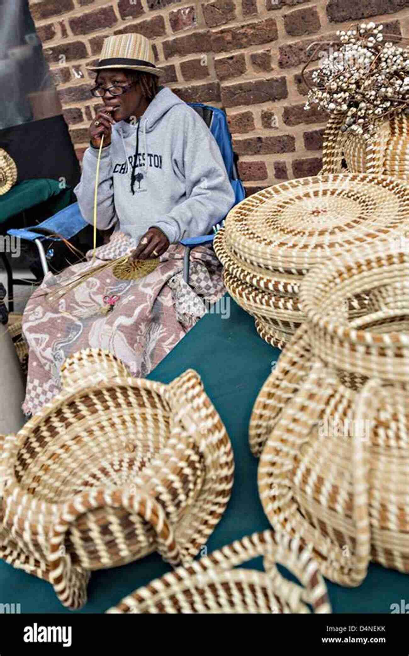 Gullah Geechee Women Weaving Traditional Baskets Gullah Geechee Heritage In The Golden Isles (American Heritage)