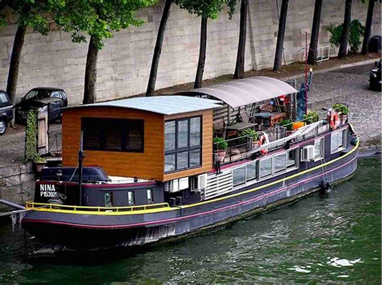 Houseboat On The Seine: A Captivating Memoir Houseboat On The Seine: A Memoir