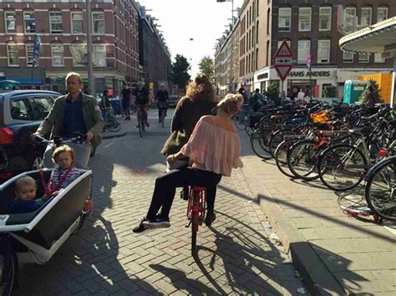 People Enjoying Cycling In Amsterdam Netherlands Amsterdam Effortlessly Leading The Way (Europeans At Heart 4)