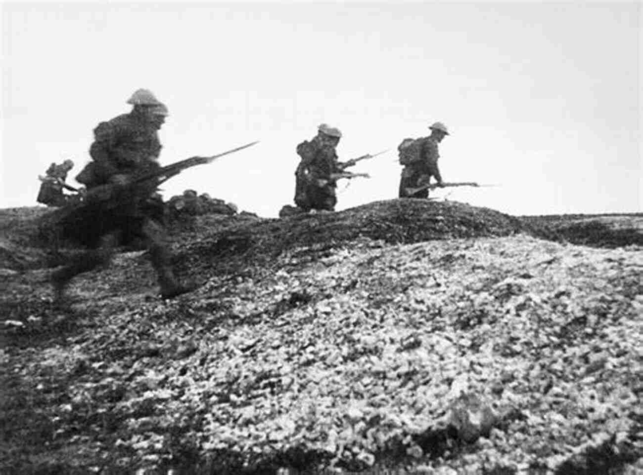 Soldiers Advancing On The Battlefield During The Battle Of The Somme Montreal At War 1914 1918 (The Canadian Experience Of War)