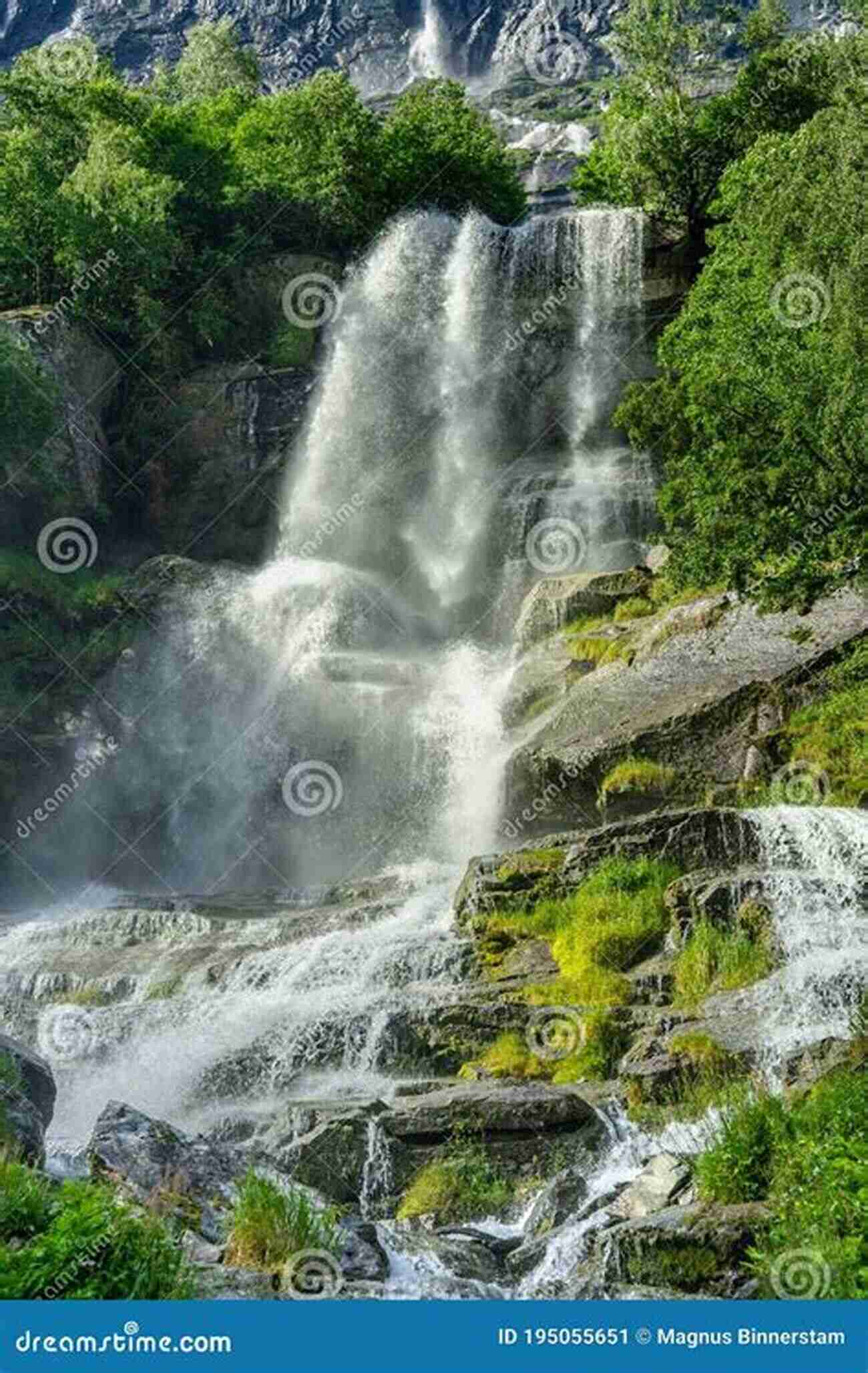 Witness The Power And Beauty Of Majestic Waterfalls Surrounded By Lush Vegetation Thirty Great North Carolina Science Adventures: From Underground Wonderlands To Islands In The Sky And Everything In Between (Southern Gateways Guides)